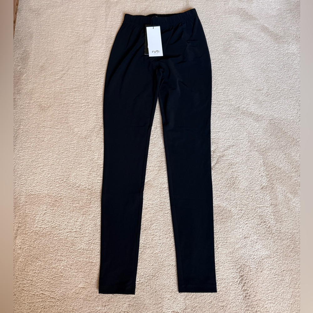 Black Leggings by Ruti